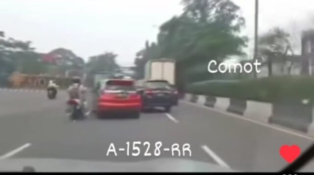 Daihatsu Sigra Ugal-Ugalan di Tangerang, Kecelakaan dan Telah Damai di Tempat