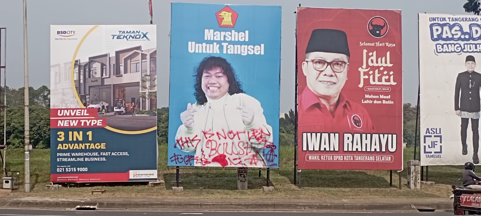 Billboard Calon Wakil Wali Kota Tangsel Marshel Widianto Terkena Vandalisme