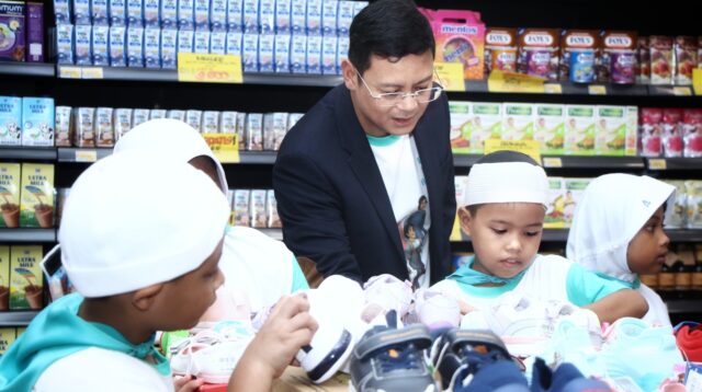BSI Ajak 140 Anak Yatim Belanja, Ajarkan Literasi Transaksi Syariah