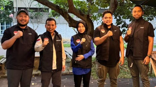 Gema Keadilan Tangsel Salurkan Wakaf Karpet untuk Mushola Nurhasanah