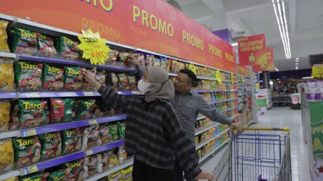 Pemerintah Kota (Pemkot) Tangerang terus berupaya menggerakan roda ekonomi masyarakat, salah satunya melalui program Tangerang Great Sale.