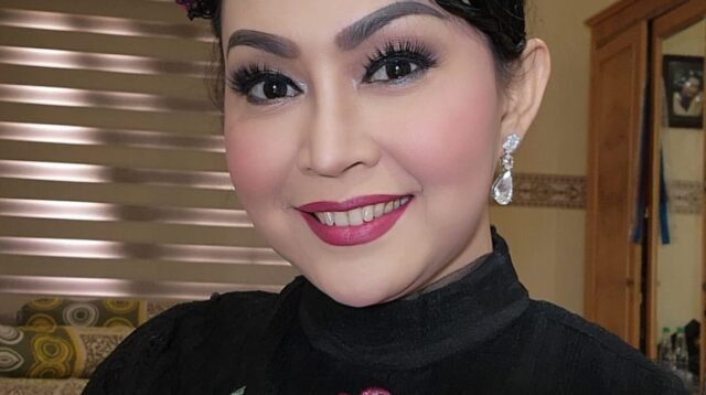 Ratna Listy Dapat Kejutan Hadiah Lagu Baru