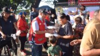 Jumat Berkah di Cisadane: PMI Tangerang Bagikan Makanan Gratis
