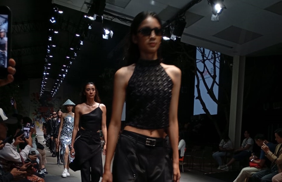 Kolaborasi 3 Desainer ASEAN Memukau Panggung JF3 2024