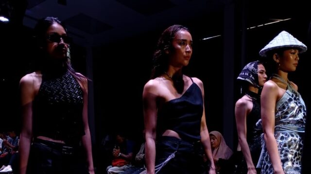 Kolaborasi 3 Desainer ASEAN Memukau Panggung JF3 2024