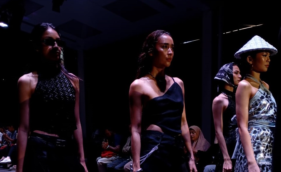 Kolaborasi 3 Desainer ASEAN Memukau Panggung JF3 2024