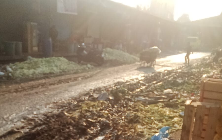 Bau Sampah Pasar Induk Tanah Tinggi Menyengat, Warga RW12 Terganggu