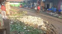 Bau Sampah Pasar Induk Tanah Tinggi Menyengat, Warga RW12 Terganggu
