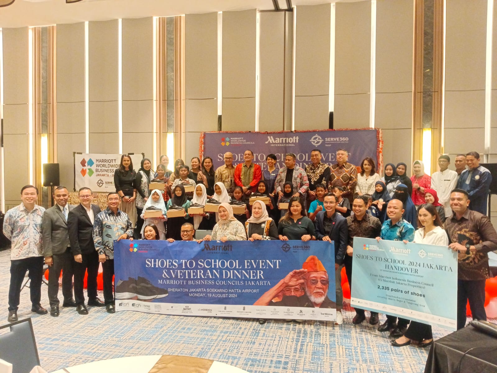 Marriott Worldwide Business Council Sumbangkan 2.335 Pasang Sepatu untuk Veteran dan Anak-Anak di Indonesia