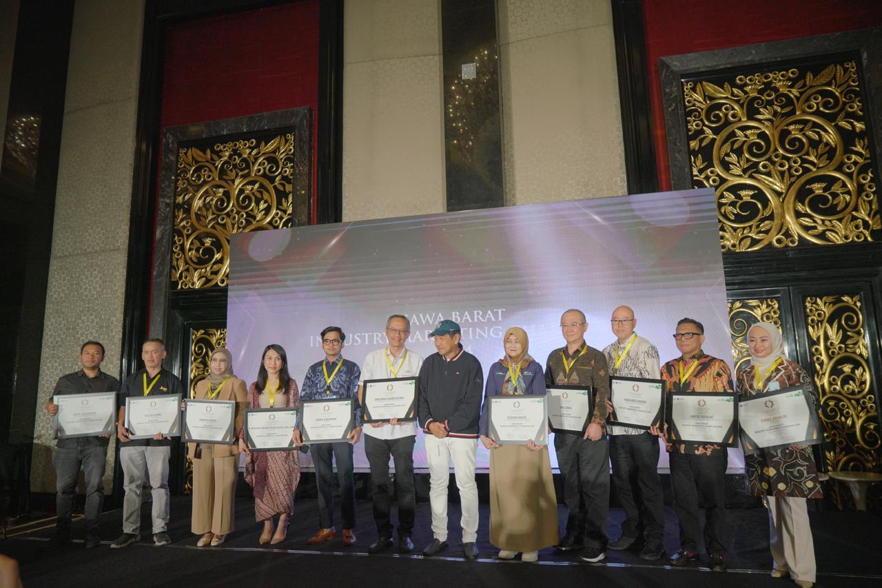 Bio Farma Terima Award dari Markplus dalam Sektor Farmasi