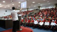 Kuliah Umum di Unhas, MKP Tekankan Pentingnya Ekonomi Biru untuk Keberlanjutan dan Kesejahteraan