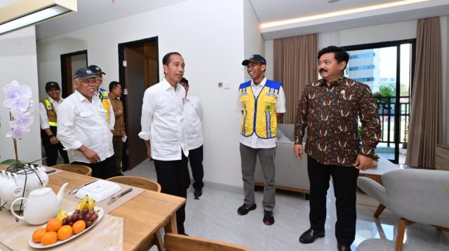 Presiden Joko Widodo (Jokowi) meninjau tower hunian aparatur sipil negara (ASN) di Ibu Kota Nusantara (IKN), Kalimantan Timur, Senin, 12 Agustus 2024 kemarin.