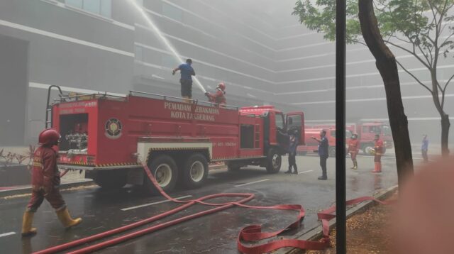 Pabrik PT Oppo Tangerang Terbakar, Pemadam Kesulitan Akses Lokasi