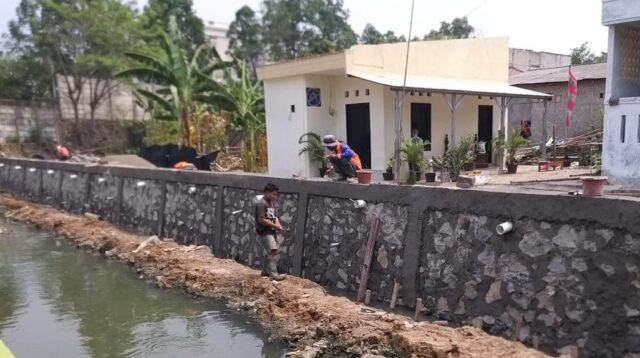 DPUPR Bangun Proyek Pembangunan Jalan Pembuang Semanan di Green Lake City
