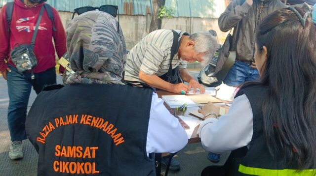 Samsat Cikokol Ajak Warga Bayar Pajak Kendaraan Bermotor Secara Online