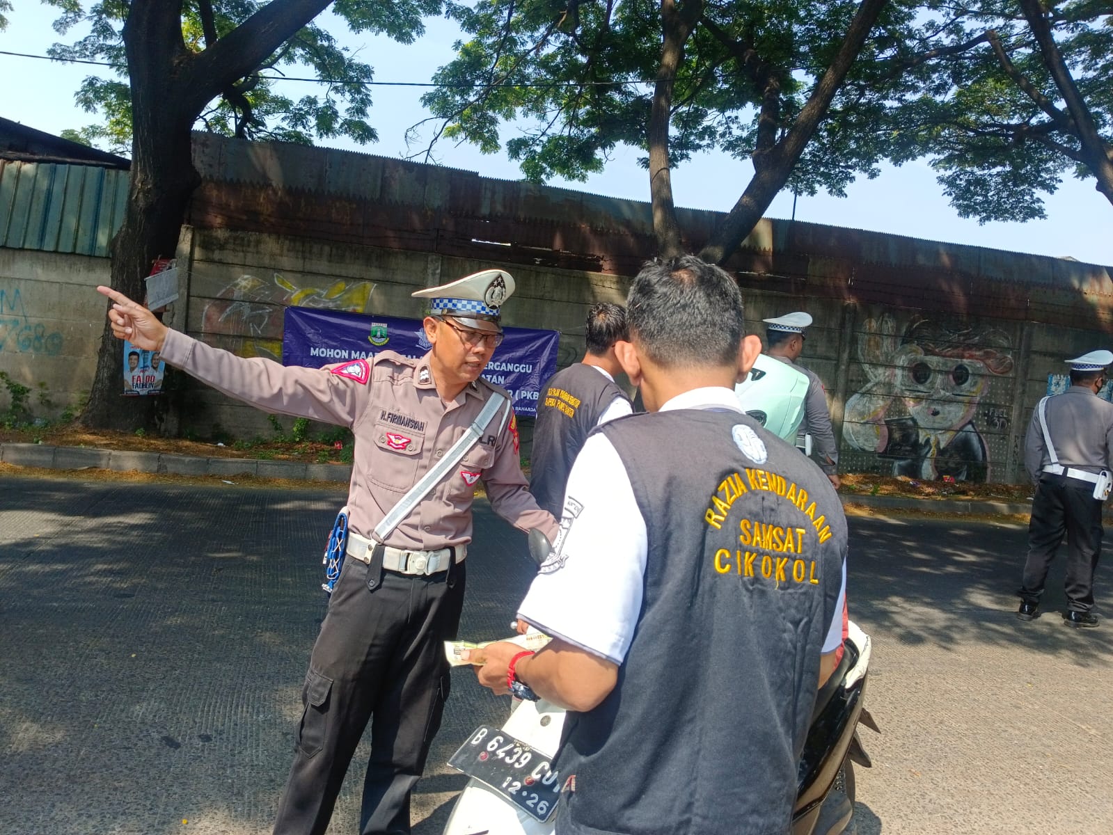 Samsat Cikokol Gelar Razia Pajak Kendaraan di Tiga Lokasi Samsat Cikokol Gelar Razia Pajak Kendaraan di Tiga Lokasi