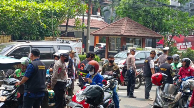 Tingkatkan Kesadaran, Samsat Cikokol Razia Pajak Kendaraan Bermotor