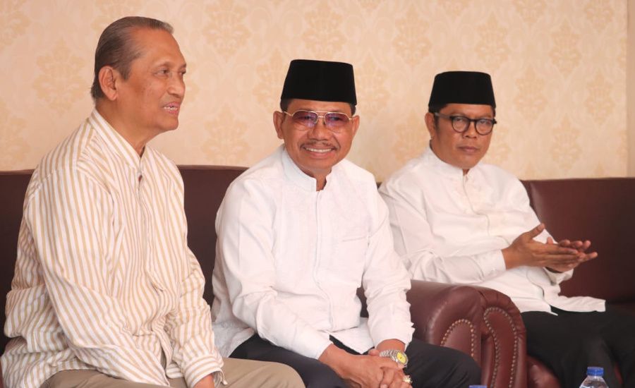 Paslon Wali Kota dan Wakilnya, Sachrudin-Maryono menyambangi Kediaman Mantan Wali Kota Tangerang (1998-2003) Muhammad Thamrin. Di kawasan Sumur Pancing, Kota Tangerang.