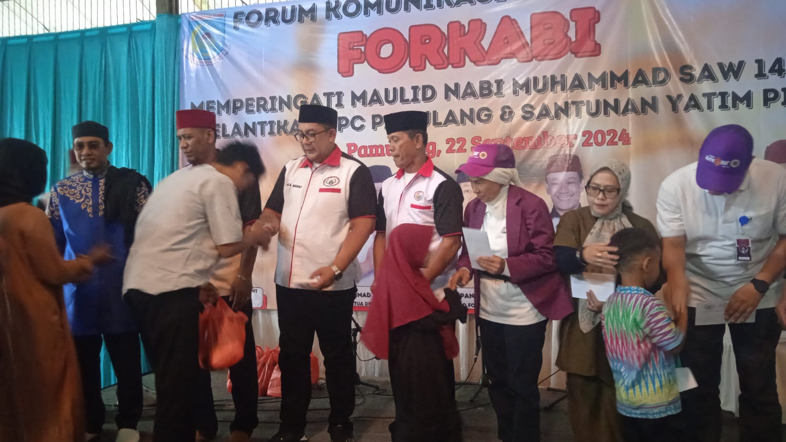 Yayasan Laskar Anggrek Berikan 100 Paket Sembako Kepada Anak Yatim di Tangsel Yayasan Laskar Anggrek Berikan 100 Paket Sembako Kepada Anak Yatim di Tangsel