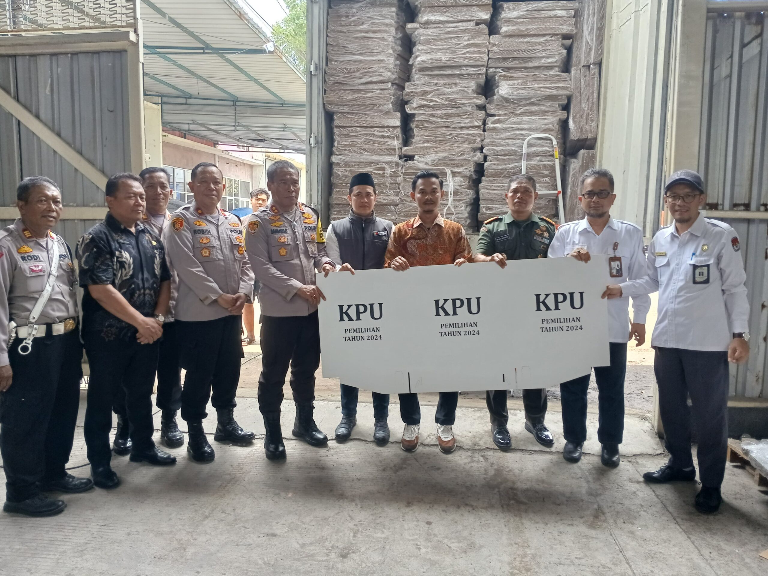 KPU Kota Tangerang Terima Logistik Jelang Pilkada Serentak
