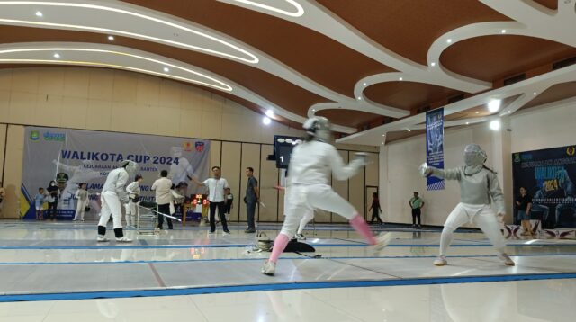 Ikatan Anggar Seluruh Indonesia (IKASI) Kota Tangerang menyelenggarakan Kejuaraan Anggar se- Banten piala Walikota Tangerang 2024 di Tangerang Convention Center, Karawaci, kota Tangerang, Rabu, 30 Oktober 2024.