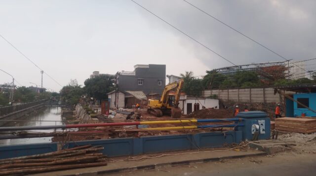 Pemkot Tangerang Tertibkan 5 Rumah Warga untuk Pelebaran Jembatan di Karanganyar