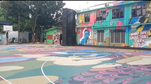 Kolaborasi Perbasi dan Seniman Sembahkan Mural A Yani Basketball Park