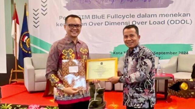 Dishub Kota Tangerang Raih Penghargaan Atas Implementasi SIM BluE Full Cycle