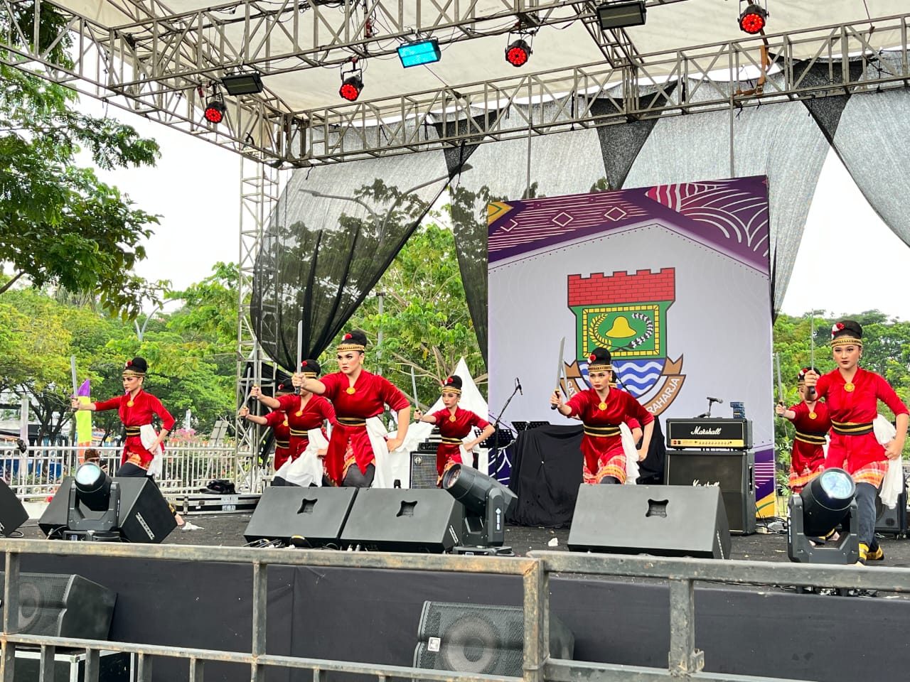 Tarian Bertajuk Saliah Sang Kembang Balaraja Meriahkan HUT ke-392 Kabupaten Tangerang Tarian Bertajuk Saliah Sang Kembang Balaraja Meriahkan HUT ke-392 Kabupaten Tangerang
