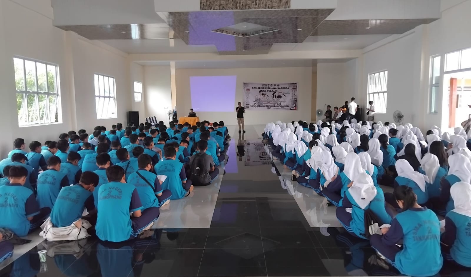 Jaringan Media Siber Indonesia (JMSI) Kepri terus bergerak melaksanakan sosialisasi bahaya narkoba ke pelajar di 16 titik Sekolah Menegah Atas Negeri