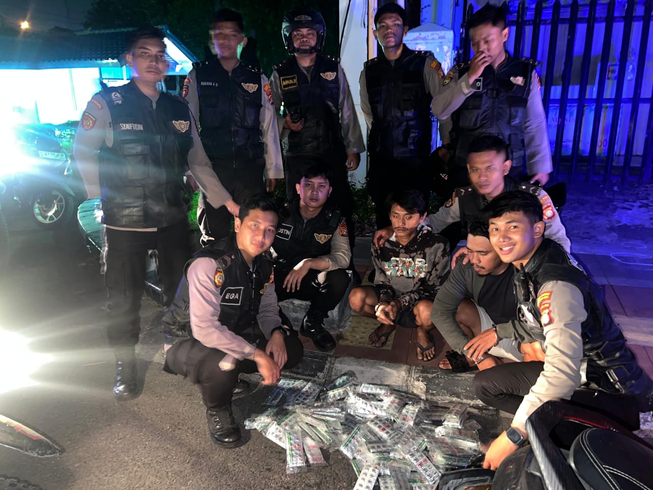 Bawa Ribuan Butir Obat Terlarang, Dua Pemuda di Tangerang Diamankan Polisi