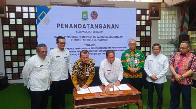 ditandatanganinya kesepakatan antara Plt. Kepala BPTJ, Suharto dengan Pj. Walikota Tangerang, Nurdin di gedung Pusat Pemerintah Kota Tangerang pada Jum'at, 18 Oktober 2024.
