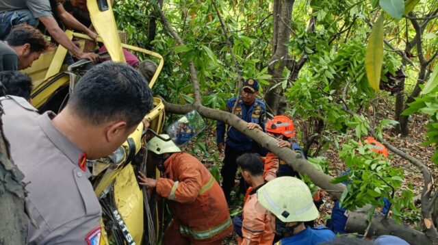 Kecelakaan Truk di Tangerang, Supir Terjepit Evakuasi Dramatis