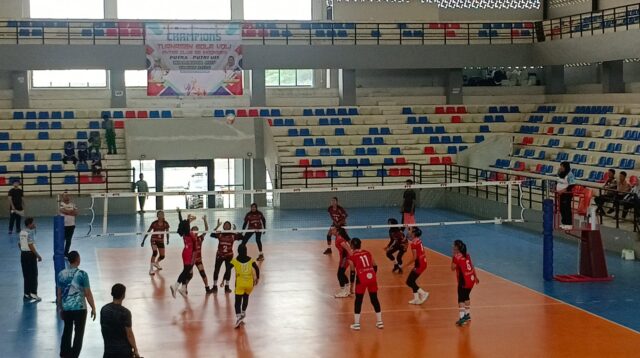 Turnamen voli antar klub se-Indonesia Wali Kota Cup 2024 yang digelar oleh Legend Voli Banten Jabar Jakarta Jateng Jatim dan Yogyakarta (LV BJ4Y) resmi dimulai di Kota Tangerang pada Kamis, 24 Oktober 2024.