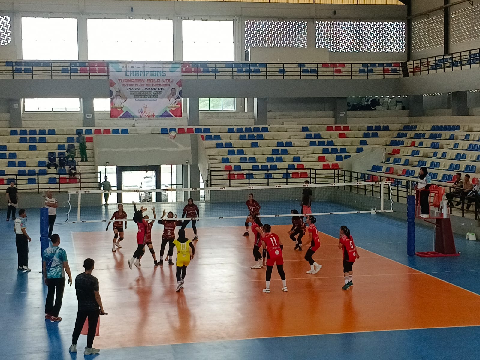 Turnamen voli antar klub se-Indonesia Wali Kota Cup 2024 yang digelar oleh Legend Voli Banten Jabar Jakarta Jateng Jatim dan Yogyakarta (LV BJ4Y) resmi dimulai di Kota Tangerang pada Kamis, 24 Oktober 2024.