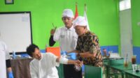 Guru SMA Al Ayaniyah Diajari Pertolongan Pertama oleh PMI Kota Tangerang