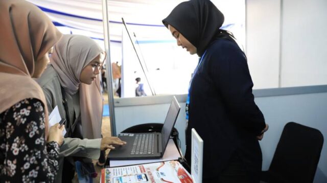 Cari Kerja di Tangerang Kini Semudah Sentuhan Jari! Pakai Aplikasi Cakap Kerja