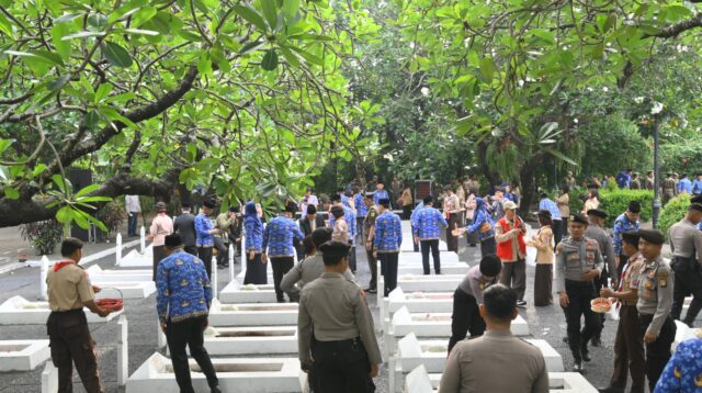 Pemkot Tangerang Peringati Hari Pahlawan dengan Upacara Khidmat dan Tabur Bunga