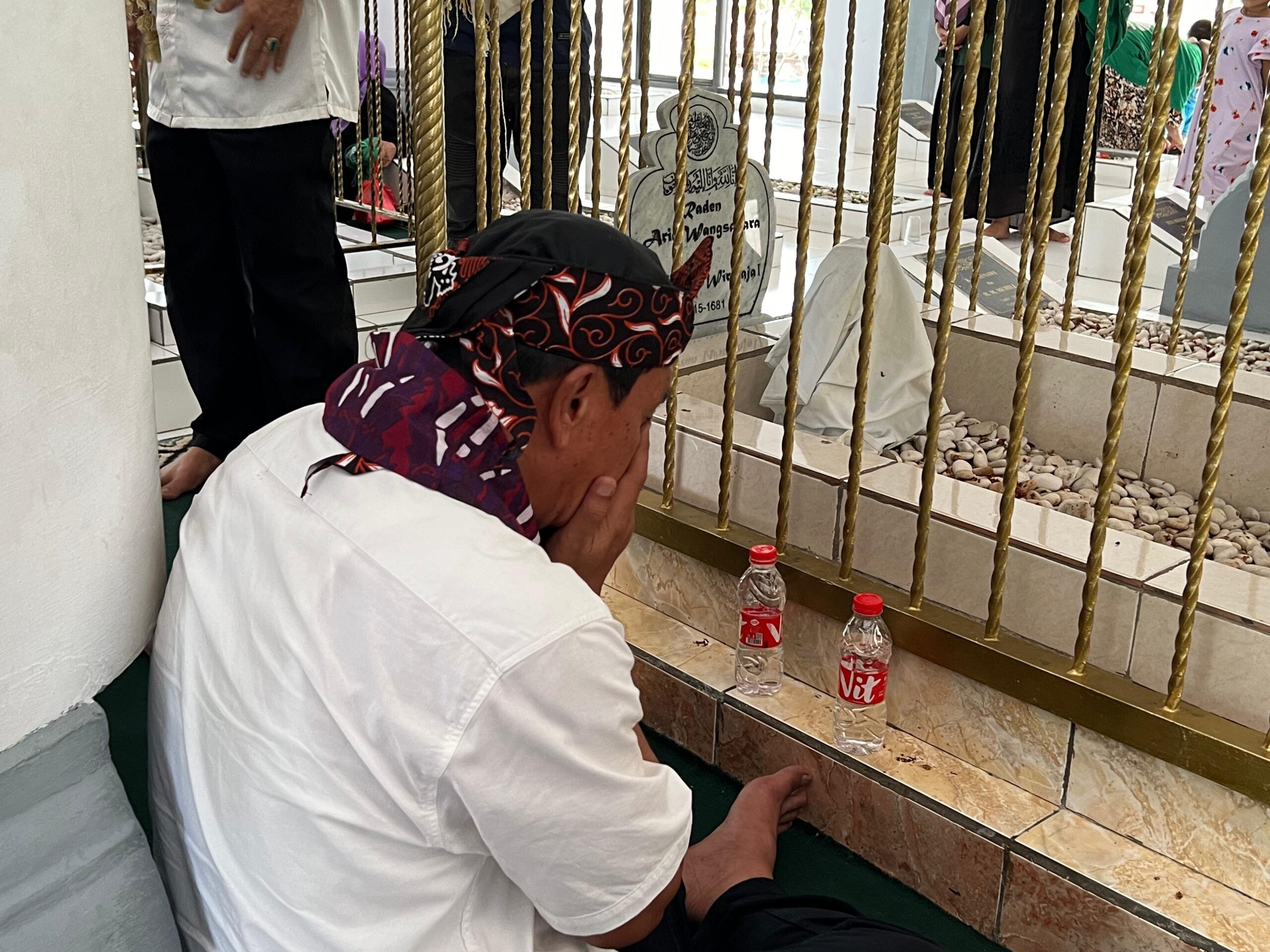 Jelang Hari Pahlawan, Maesyal Rasyid Ziarah ke Makam Raden Aria Wangsakara Menjelang peringatan Hari Pahlawan yang akan diperingati pada 10 November mendatang, Calon Bupati Tangerang, Moch Maesyal Rasyid melakukan ziarah ke makam Pahlawan Nasional Raden Aria Wangsakara