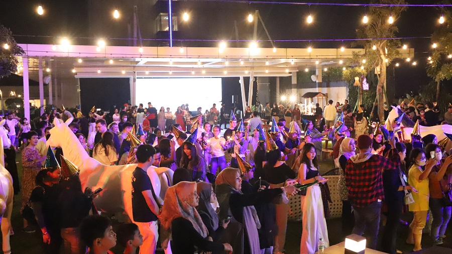 Sensasi Malam Tahun Baru Ala Pra Sejarah di Novotel Tangerang