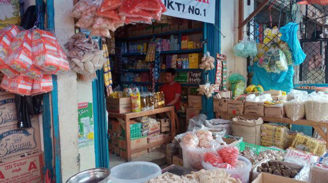 Menjelang perayaan Natal dan Tahun Baru 2025, harga sejumlah komoditi sembilan bahan pokok atau sembako di Kota Tangerang