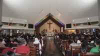 Suasana Khidmat Misa Malam Natal 2024 di Gereja Santa Maria Kota Tangerang Suasana Khidmat Misa Malam Natal 2024 di Gereja Santa Maria Kota Tangerang