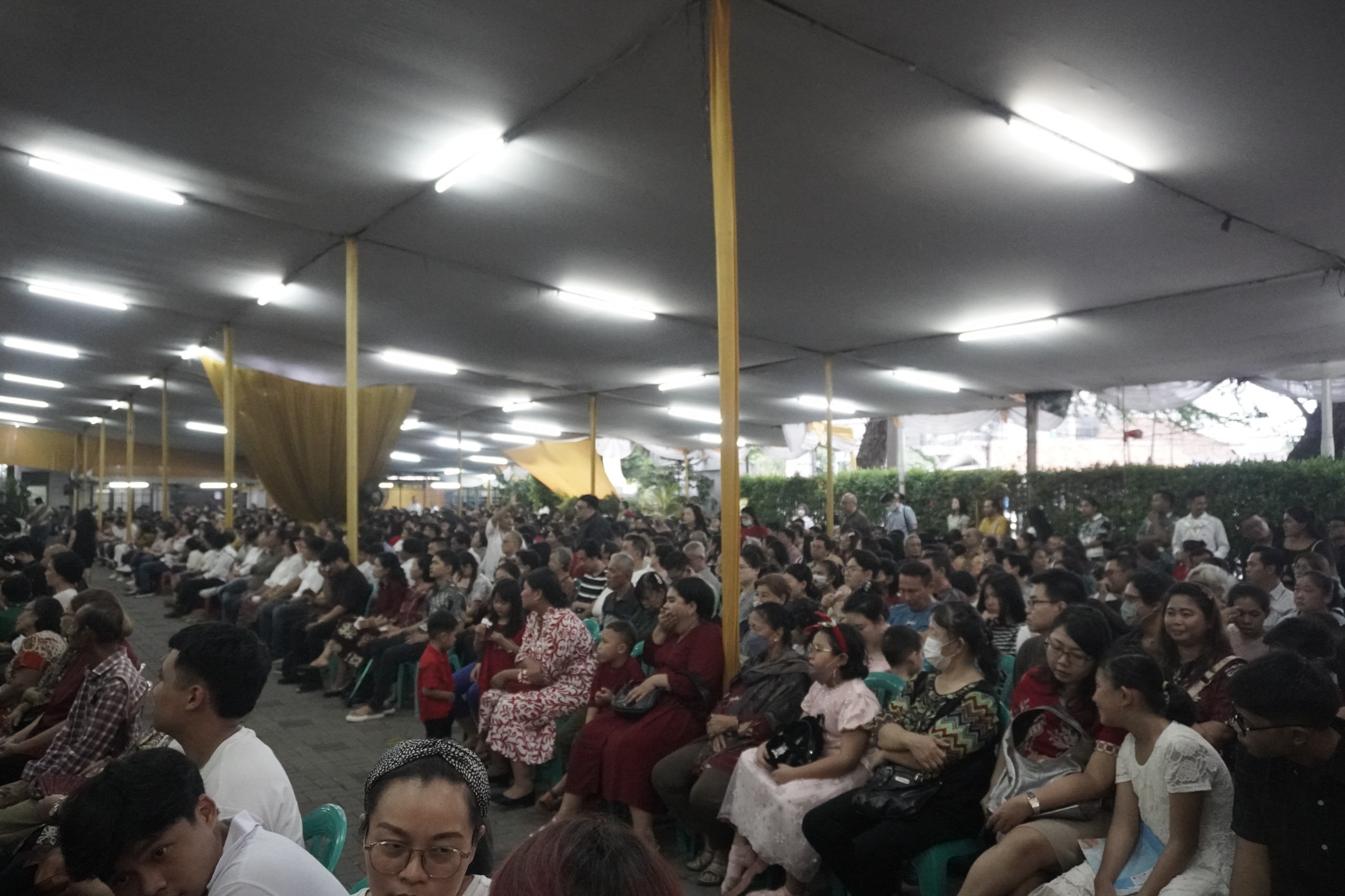 Suasana Khidmat Misa Malam Natal 2024 di Gereja Santa Maria Kota Tangerang