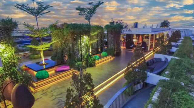 Montezuma Rooftop Lounge di FM7 Resort Hotel, Pilihan Menarik untuk Merayakan Tahun Baru 2025