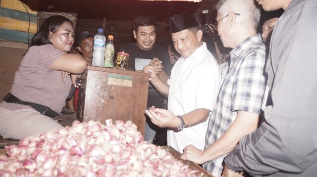 Mendagri Tito Karnavian Tinjau Pasar Induk, Memastikan Kestabilan Harga Kebutuhan Pokok