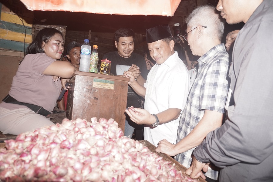 Mendagri Tito Karnavian Tinjau Pasar Induk, Memastikan Kestabilan Harga Kebutuhan Pokok