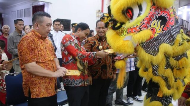 Menteri Kehutanan Raja Juli Hadir di Klenteng Boen Tek Bio dalam Perayaan Imlek 2576