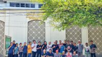The West Cove Gelar Aksi Peduli Lingkungan: Kerja Bakti Bersihkan Masjid Baiturrahman