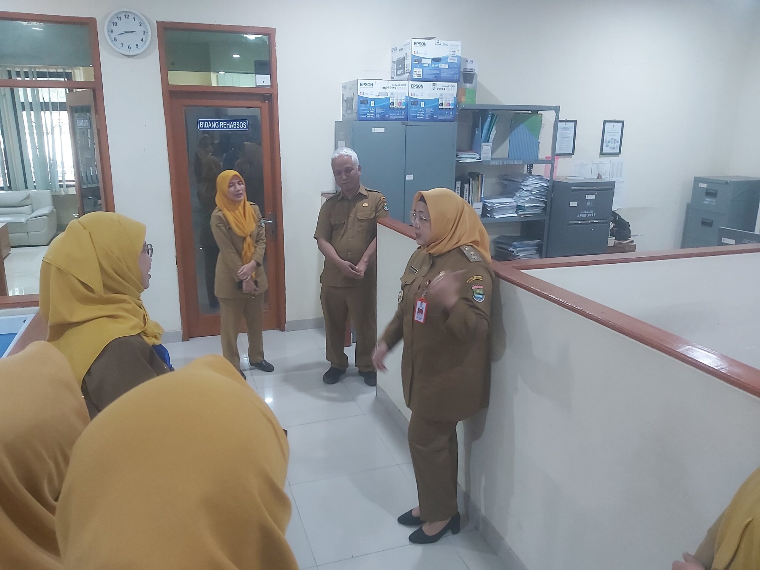 Wabup Intan Soroti Aroma Urine Tikus di Disdukcapil Tangerang dan Pelayanan E-KTP`