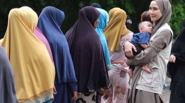 Zaskia Adya Mecca, Lakukan Aksi Nyata di Tengah Bencana Banjir Bekasi